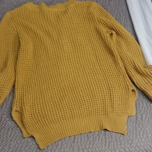 Sweater - Picture 6 of 6